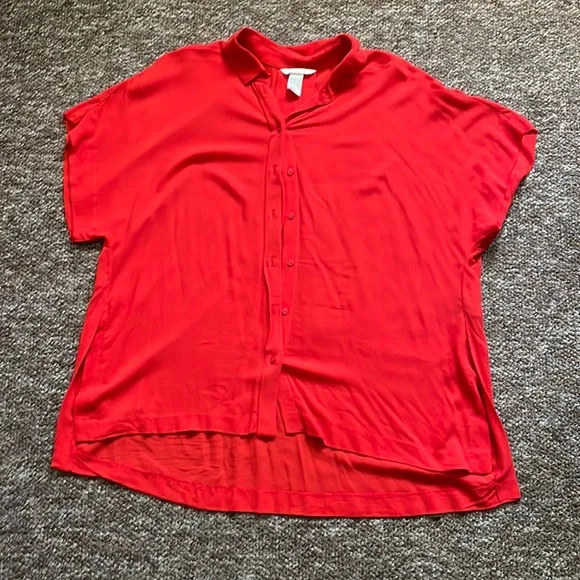 Women, Size 4, red/orange shirt, button down; drop shoulder, size split. - Picture 1 of 4